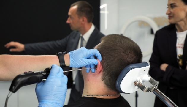 Мінветеранів домовилося про співпрацю для допомоги військовим із втратою слуху