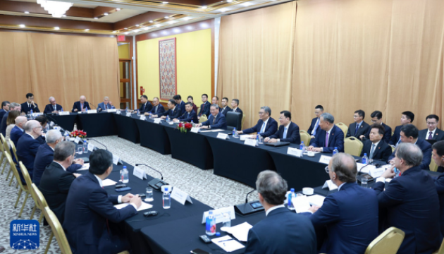 Прем’єр Китаю пообіцяв американським компаніям максимальне сприяння у веденні бізнесу в КНР