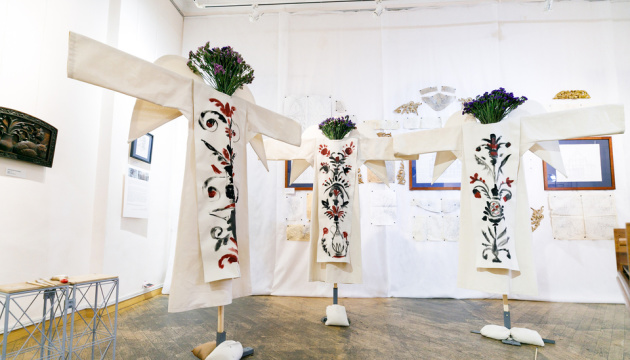 У Києві презентували результати мистецького проєкту «Генеалогія ідентичності. Відбитки й артефакти»