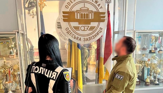 Поліцейські викрили керівників станцій Одеської залізниці на мільйонних махінаціях з вагонами