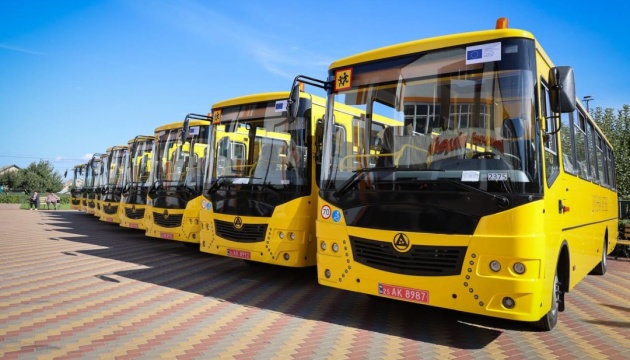 Громадам Київщини передали 10 нових шкільних автобусів - ОВА
