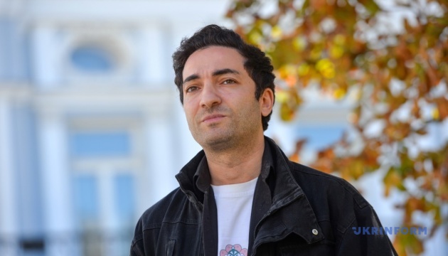 Режисер Петросян готує в театрі Франка виставу про адаптацію цивільних до повернення військових