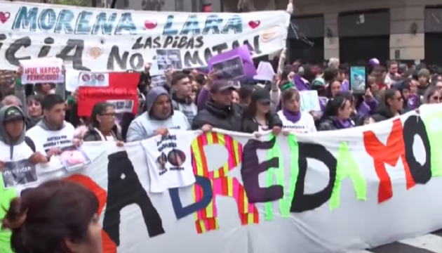 В Аргентині тисячі людей вийшли на вулиці - вимагають покарати вбивць трьох молодих жінок