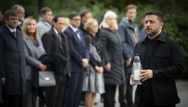 Зеленський вшанував пам'ять жертв масових розстрілів у Бабиному Яру