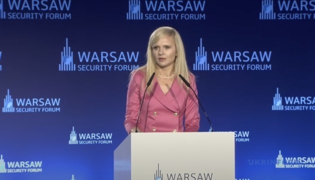 Przewodnicząca Warsaw Forum: Zachód zbyt długo „tańczy z rosyjskim niedźwiedziem” – czas na zdecydowane działania

