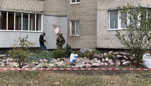 У Сумах російський дрон влучив у багатоповерхівку