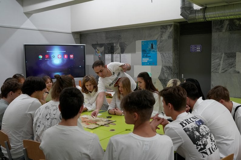 ハルキウの地下鉄学校で写真：イェウヘン・ヘルトネル／ススピーリネ・ハルキウ