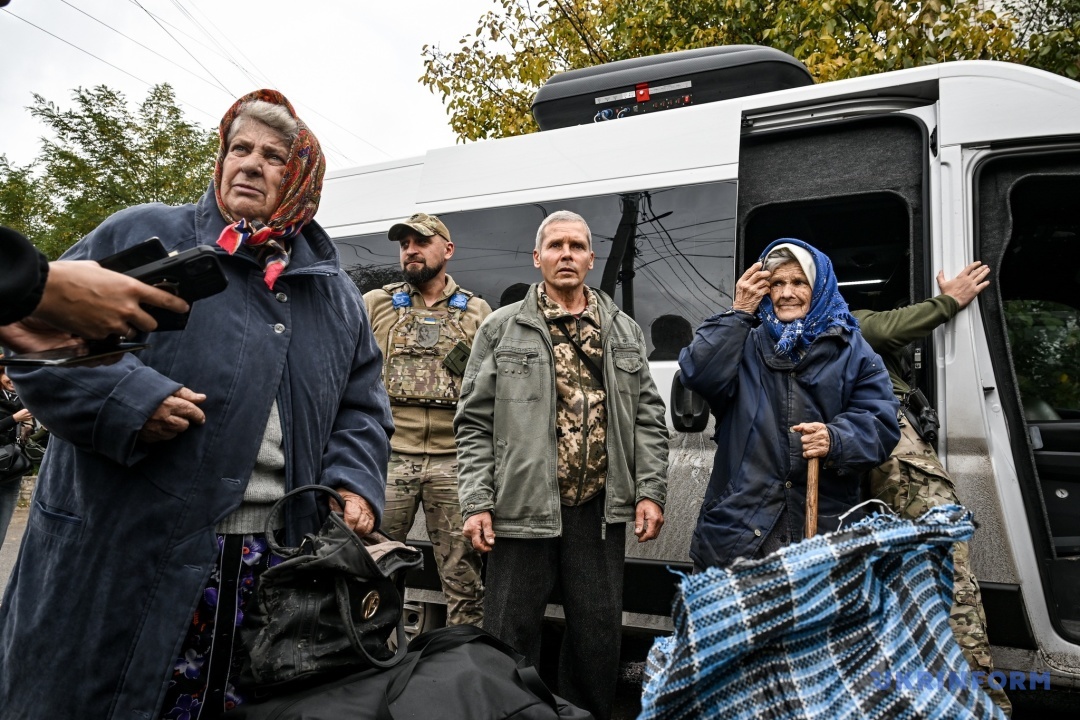 На передньому плані Антоніна , донька Явдокіі