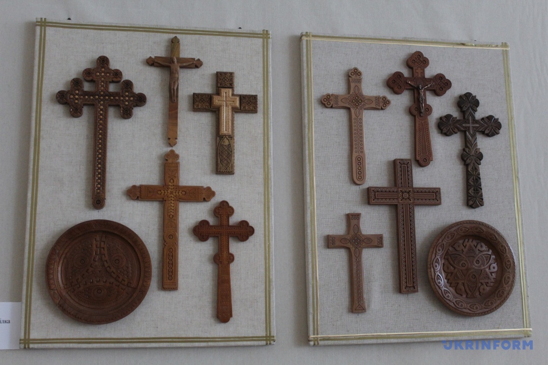 Традиційні гуцульські хрести