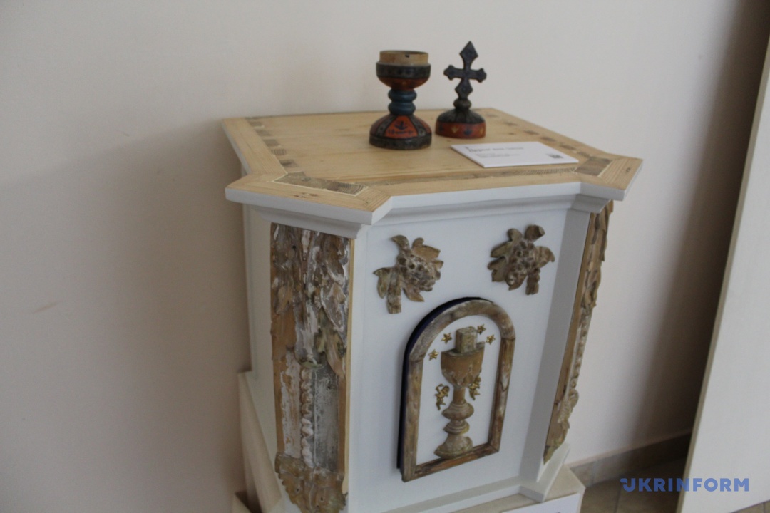 Дарохранительниця з чаше