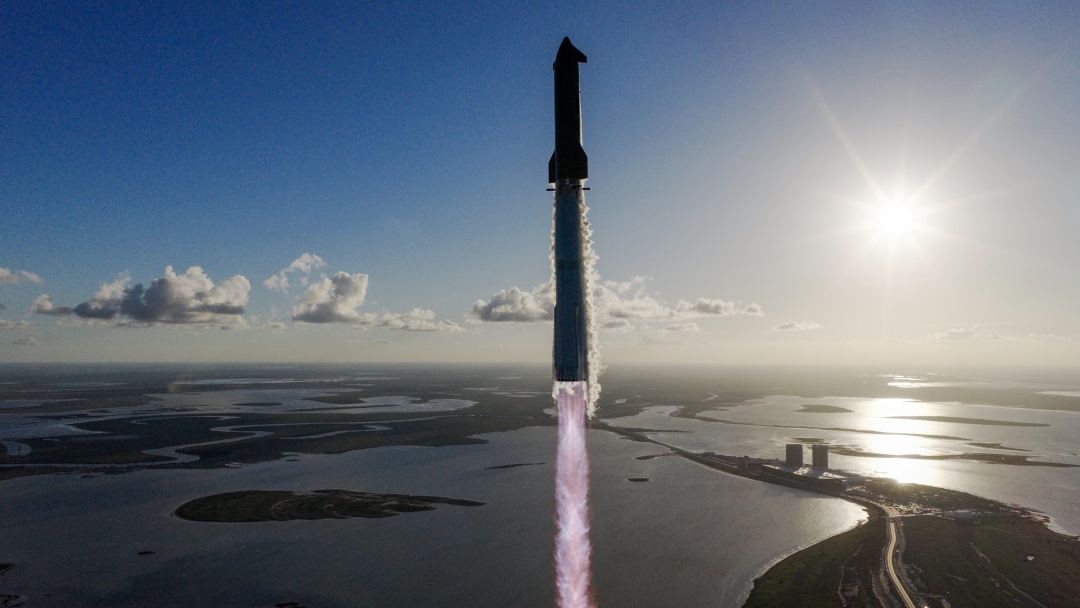 SpaceX запустила 21 супутник зв’язку для американських військових