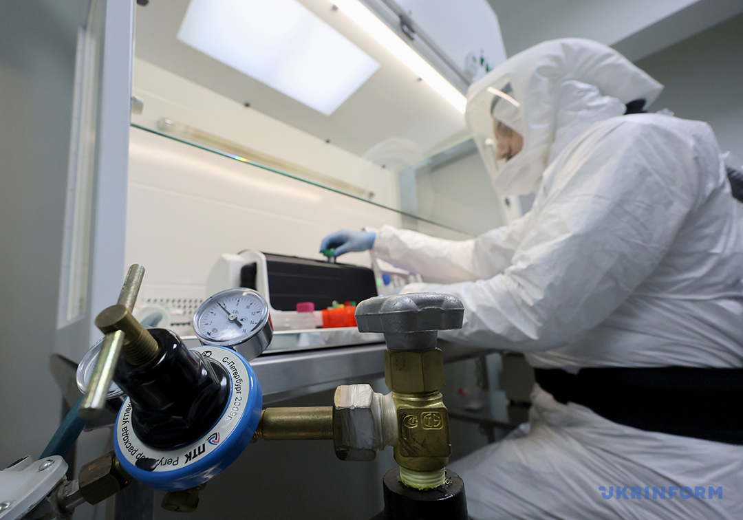 робота за ламінарним боксом