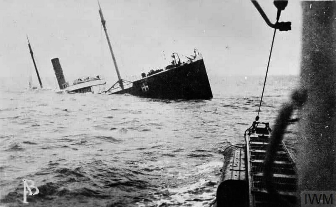 Потоплення американського танкера «Ілінойс» німецьким підводним човном 18 березня 1917 року. Фото wikipedia