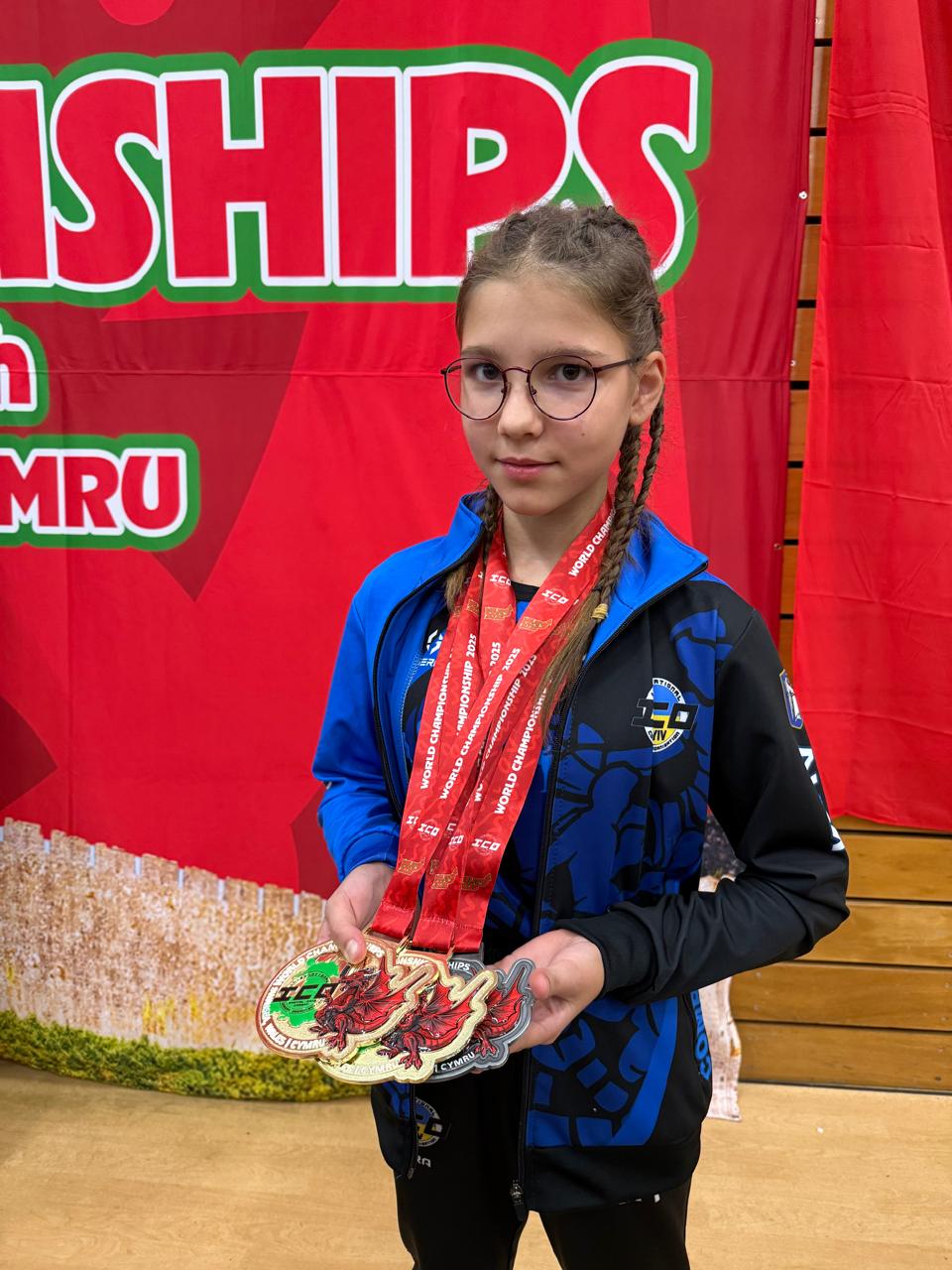 Аліна Баранова, (вага до 40 кг) виборола дві золотих медалі і срібло