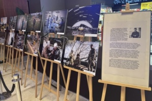 W Warszawie zaprezentowano wystawę ukraińskiego fotografa o wojnie na Ukrainie

