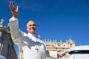 Pope calls for just and lasting peace in Ukraine