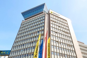 Акції Raiffeisen Bank різко впали після звинувачень у сприянні торгівлі російськими товарами