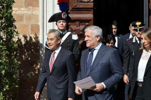 Китай вважає рівноправний діалог єдиним способом врегулювання конфліктів між країнами - Ван Ї