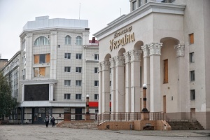 Загарбники знову обстріляли центр Херсона, шестеро людей постраждали