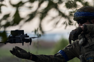 Громада Києва передала військовим на Харківському напрямку та Донбасі дрони, РЕБ і наземних роботів