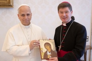 Папа Лев XIV на зустрічі з українським єпископом пообіцяв робити все для якнайшвидшого закінчення війни