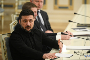 Зеленський: Бачимо, що Китай передавав Росії верстати для виробництва зброї