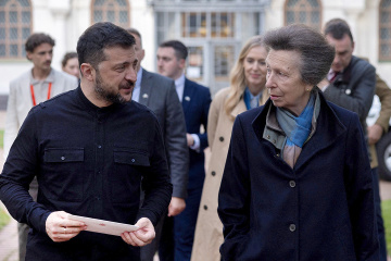 Prinzessin Anne stattet der Ukraine einen unangekündigten Besuch ab