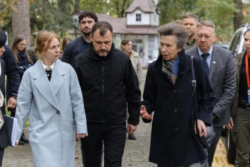 Princess Anne visits military rehabilitation center in Pushcha-Vodytsia
