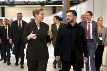 Volodymyr Zelensky s'entretient avec Mette Frederiksen avant le sommet européen