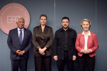 „Drohnenwand“ und Eröffnung ersten Clusters – Selenskyj trifft sich mit EU-Staats- und Regierungschefs