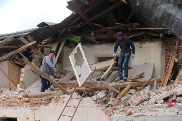 ５日未明のロシア軍攻撃によるウクライナ西部リヴィウ州の被害の写真