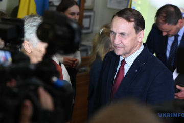 Sikorski zasugerował, że Polska może nie pozwolić samolotowi Putina polecieć na Węgry