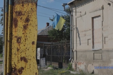 ウクライナ東部デルハチ　ロシアから３０キロの町の「諦め」と「希望」