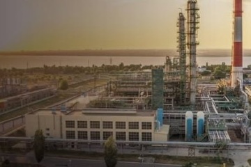 Verteidigungskräfte greifen in der Nacht Ölraffinerie Saratow an