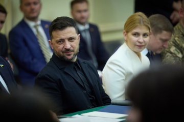 Selenskyj bespricht Friedensherbeiführung mit Leitern amerikanischer Thinktanks