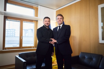 Zelensky llega a reunión con Macron