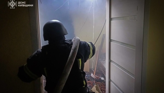 На Київщині через дронову атаку вранці сталася пожежа
