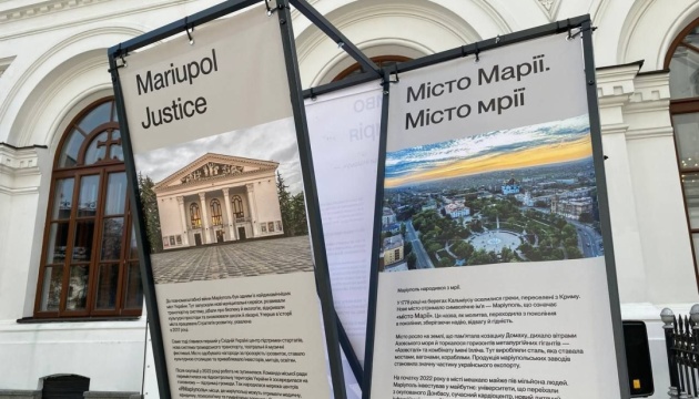 У Києво-Печерській лаврі відкрили виставку до Дня міста-героя Маріуполя