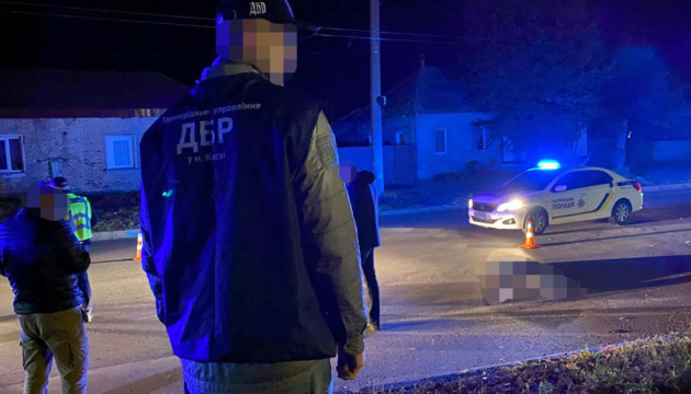 У Чернігові поліцейський на смерть збив на переході військового