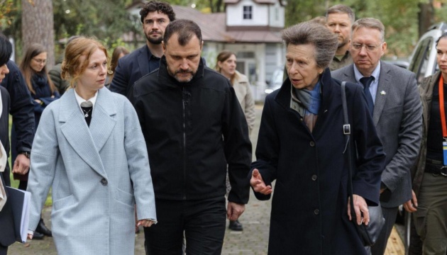 Princess Anne visits military rehabilitation center in Pushcha-Vodytsia
