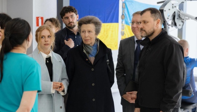 Принцеса Анна відвідала реабілітаційний центр у Пущі-Водиці