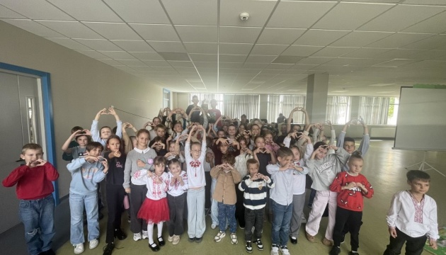 У Тбілісі школярі Українського сектору вшанували захисників і захисниць України