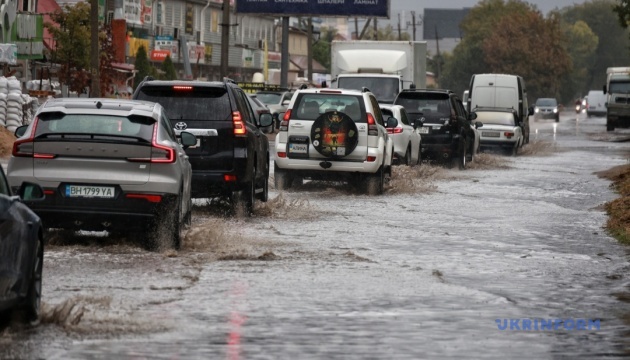 В Одесі - жовтий рівень небезпеки через негоду, у школах і садочках ввели «дистанційку»