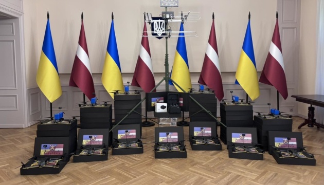 На День захисників: Латвія передала ЗСУ FPV-дрони, ремонтну майстерню та позашляховики