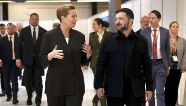 Volodymyr Zelensky s'entretient avec Mette Frederiksen avant le sommet européen