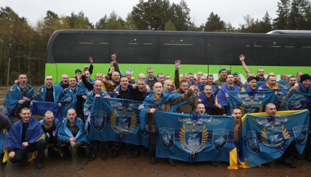 Відбувся обмін полоненими: в Україну повернулися 185 військових і 20 цивільних