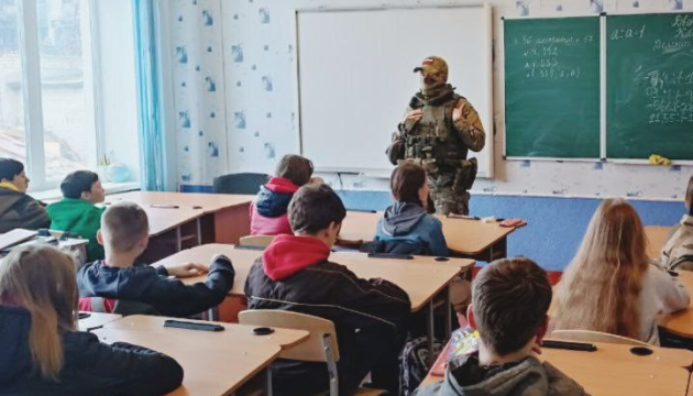 Occupants in TOT prepare repressions against parents whose children study in Ukrainian schools online — CCD