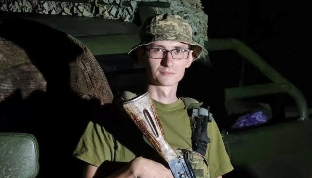 Пам’яті сержанта, пілота БПЛА Любомира Соченка (позивний «Рікі»)