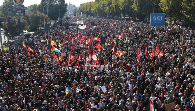 У Барселоні десятки тисяч людей вийшли на акцію проти війни Ізраїлю в секторі Гази