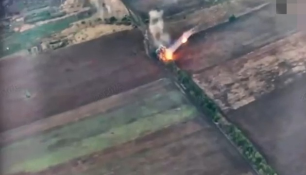 Les garde-frontières neutralisent un lance-flammes lourd russe «Solntsepek» sur le front de Pokrovsk